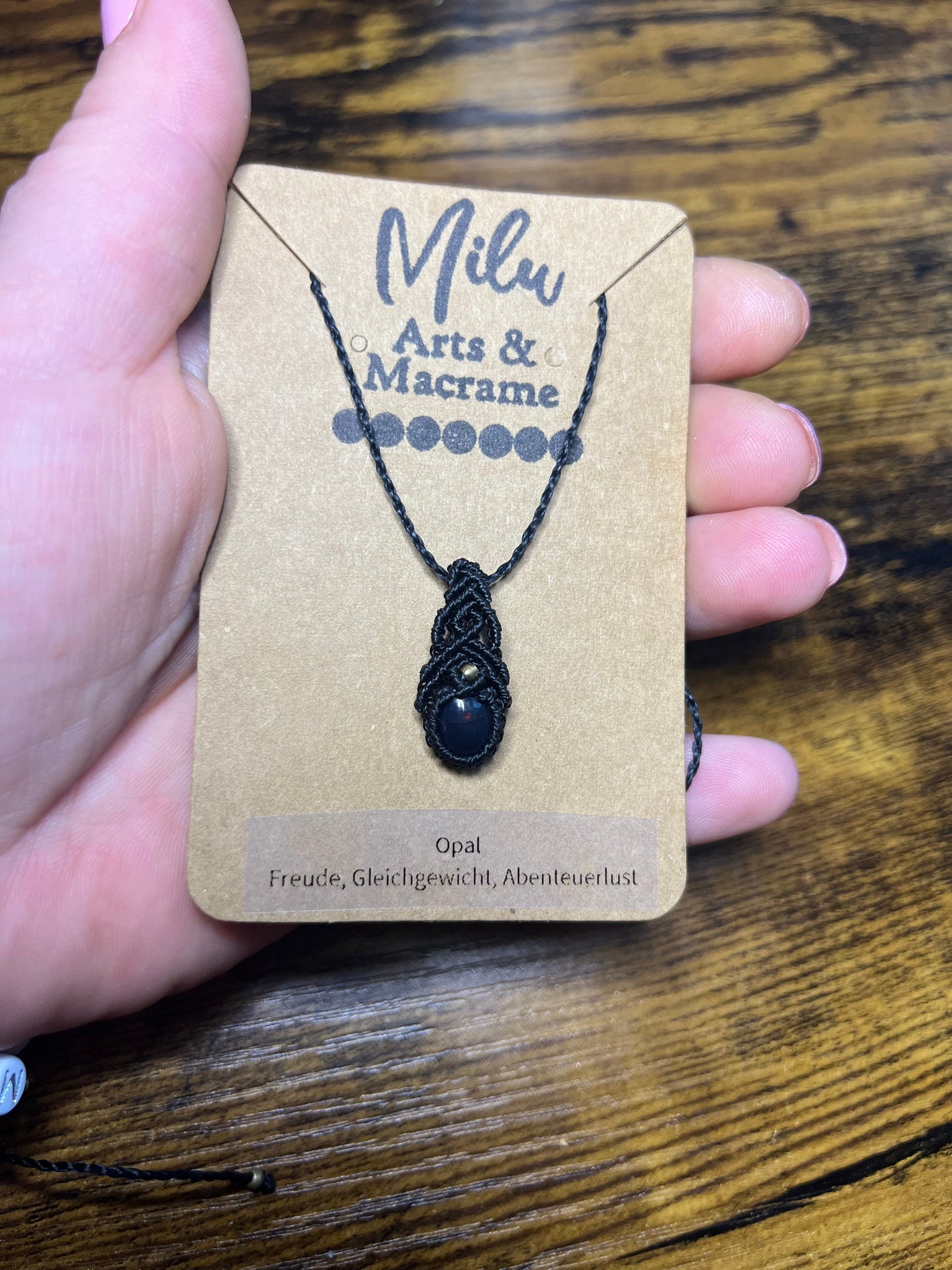 Opal Kette schwarz Milu Arts and Macrame