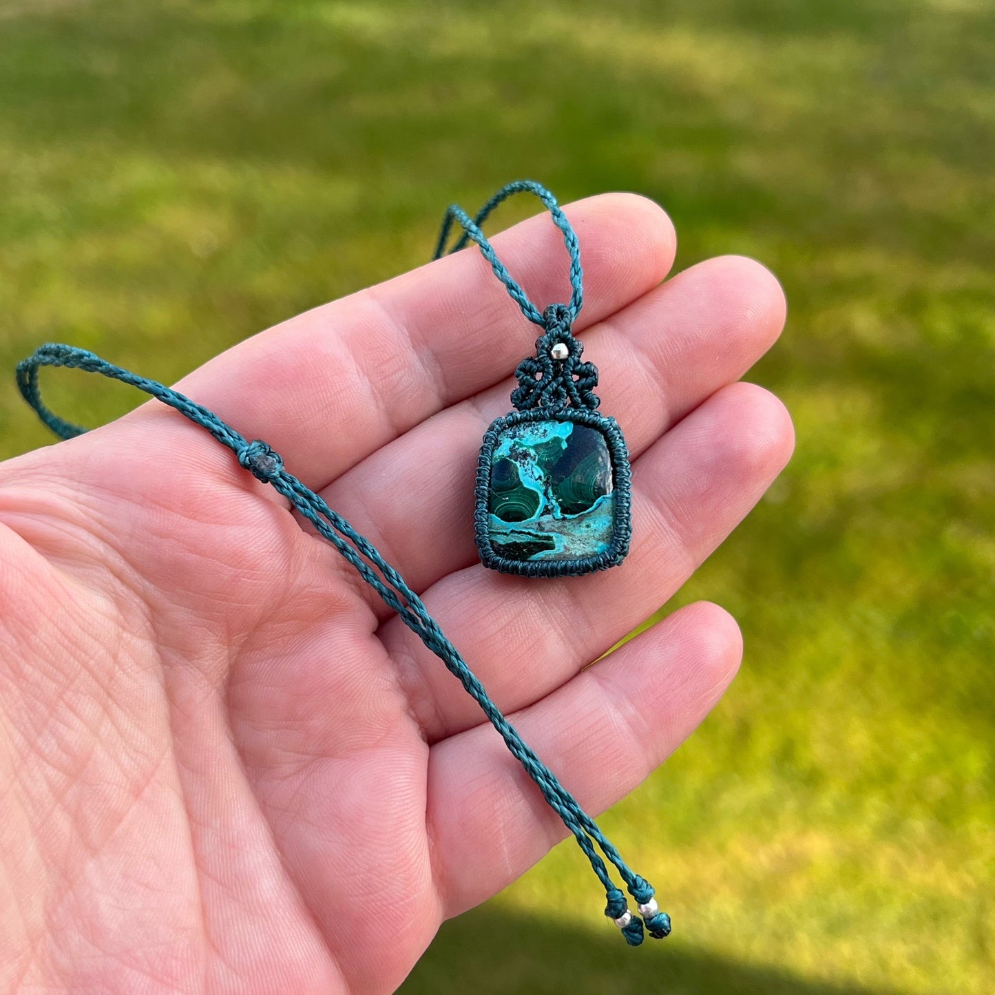 Chrysokoll Malachit Kette MIRACLE BLISS smaragd Milu Arts and Macrame