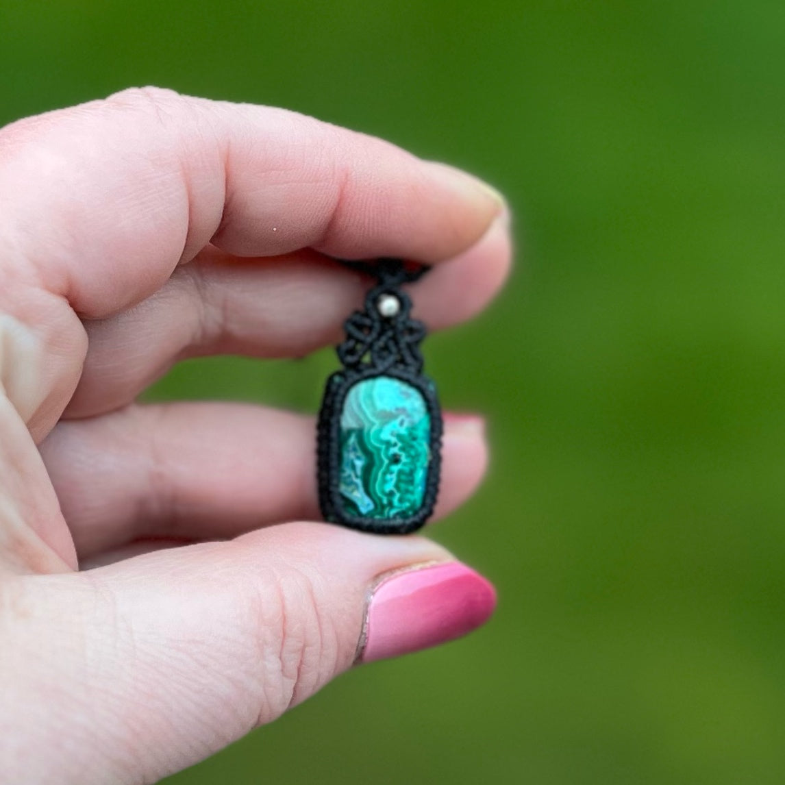 Chrysokoll Malachit Kette MIRACLE BLISS zart schwarz Milu Arts and Macrame