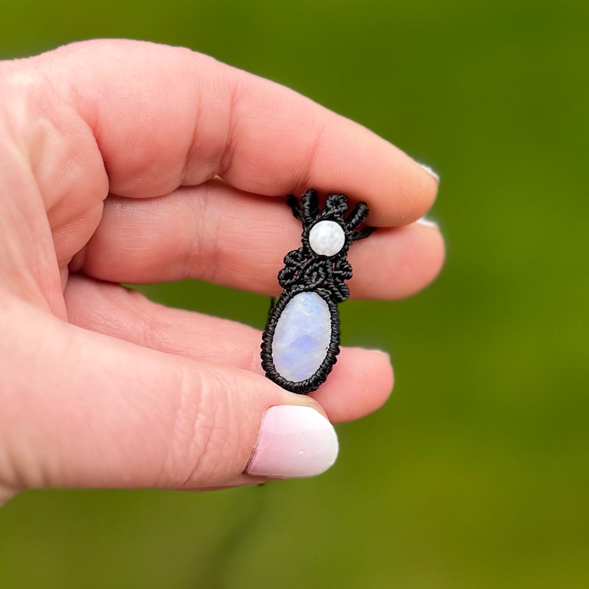 Regenbogen Mondstein Kette Milu Arts and Macrame