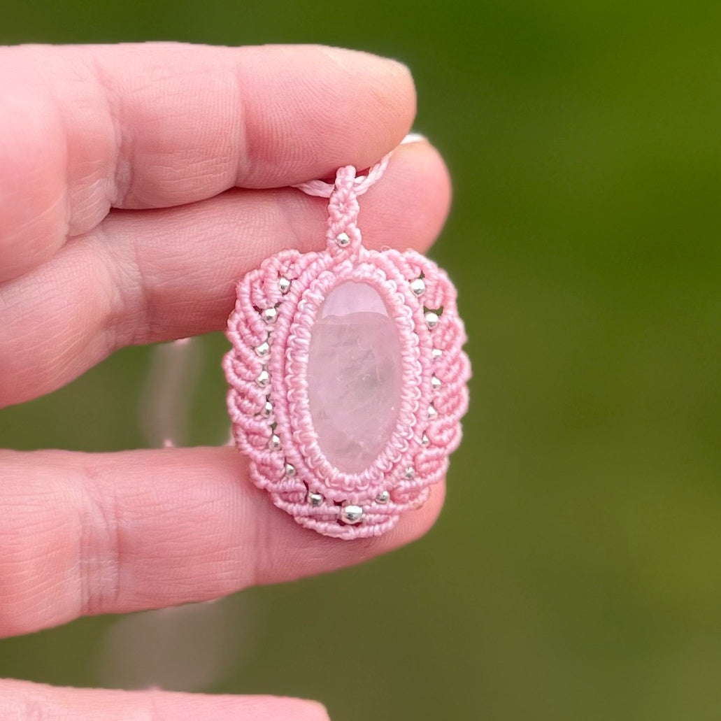 Rosenquarz Kette PEACOCK WHISPER Milu Arts and Macrame