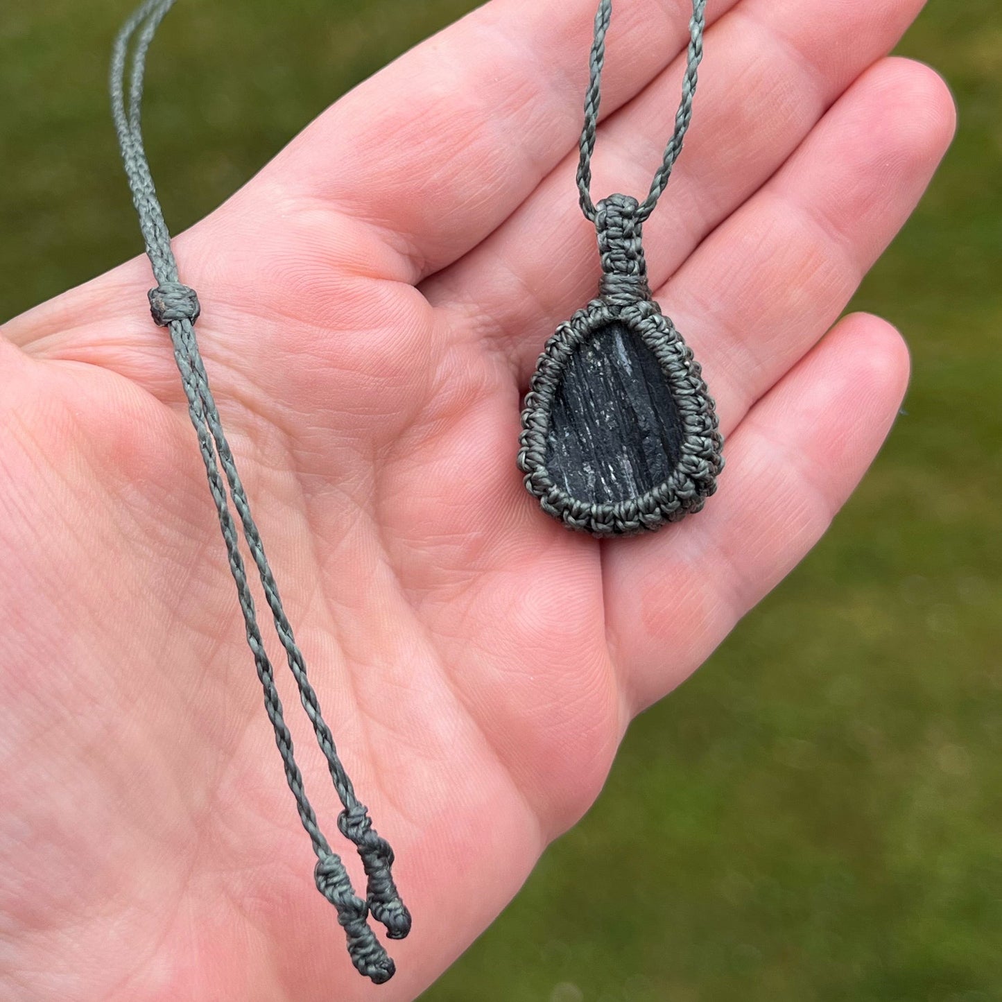 Schwarze Turmalin Kette SIMPLICITY Milu Arts and Macrame