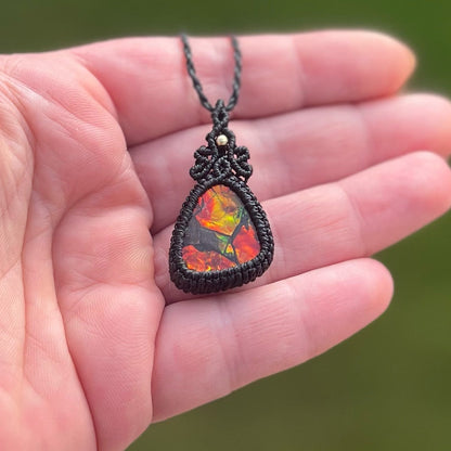 Ammolit Kette MIRACLE BLISS schwarz Milu Arts and Macrame