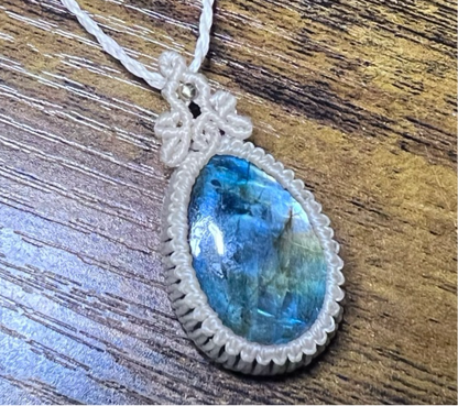 Labradorit Kette MIRACLE BLISS Milu Arts and Macrame