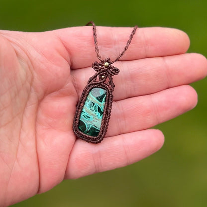 Chrysokoll Malachit Kette dunkelbraun Milu Arts and Macrame