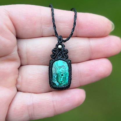 Chrysokoll Malachit Kette MIRACLE BLISS zart schwarz Milu Arts and Macrame