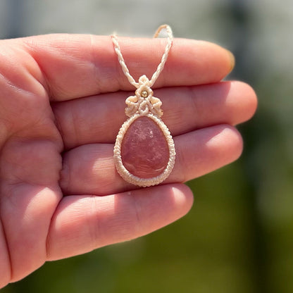 Erdbeerquarz Kette MIRACLE BLISS Milu Arts and Macrame