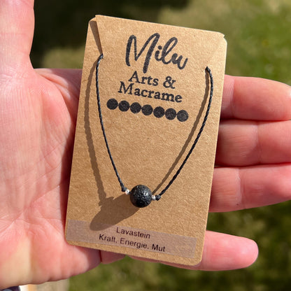 Filigrane Kette mit einer 8mm großen Lavastein Perle und praktischen Schiebeverschluss 