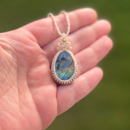 Labradorit Kette MIRACLE BLISS Milu Arts and Macrame