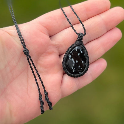 Schneeflocken Obsidian Kette SIMPLICITY Milu Arts and Macrame