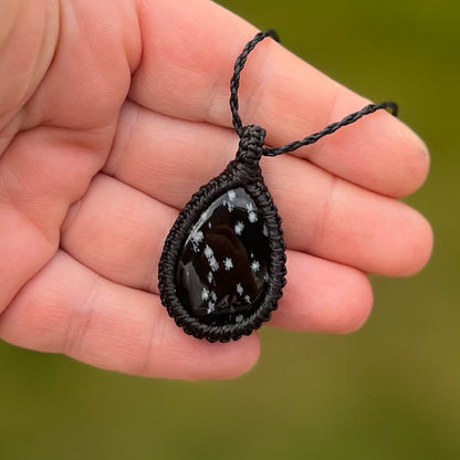 Schneeflocken Obsidian Kette SIMPLICITY Milu Arts and Macrame