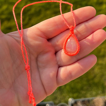 Mondstein Kette SIMPLICITY neon Milu Arts and Macrame