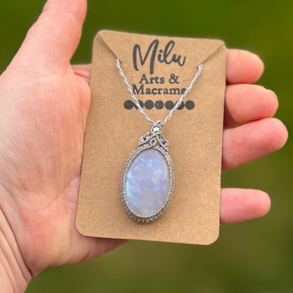 Mondstein Kette grau Milu Arts and Macrame