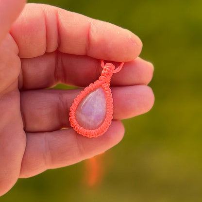 Mondstein Kette SIMPLICITY neon Milu Arts and Macrame