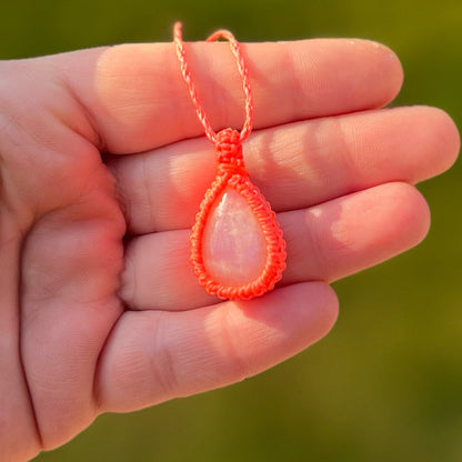 Mondstein Kette SIMPLICITY neon Milu Arts and Macrame