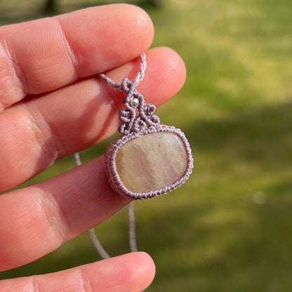 Mondstein Kette MIRACLE BLISS taupe Milu Arts and Macrame