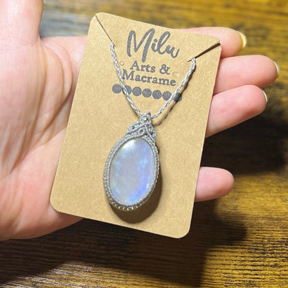 Mondstein Kette grau Milu Arts and Macrame