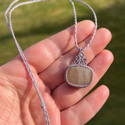 Mondstein Kette MIRACLE BLISS taupe Milu Arts and Macrame