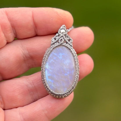 Mondstein Kette grau Milu Arts and Macrame