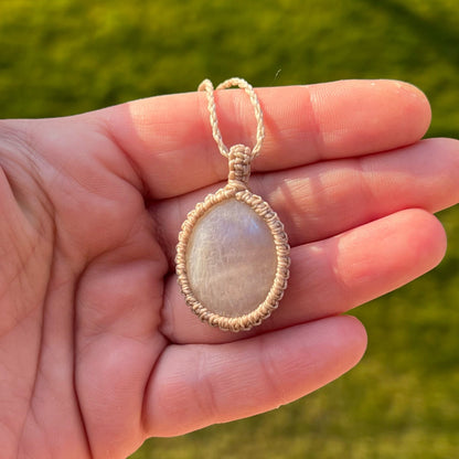 Mondstein Kette SIMPLICITY greige Milu Arts and Macrame