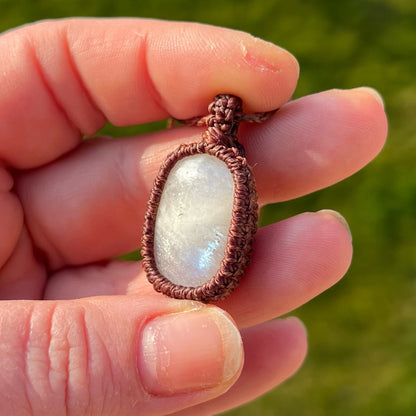 Mondstein Kette SIMPLICITY braun Milu Arts and Macrame