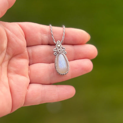 Mondstein Kette MIRACLE BLISS Milu Arts and Macrame