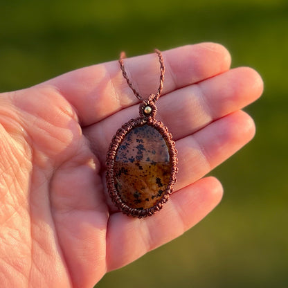 Seraphinit Kette Makramee Schmuck, Garnfarbe braun, Messingperle 