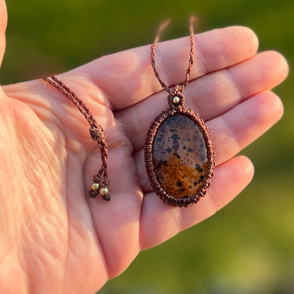 Seraphinit Kette Makramee Schmuck, Garnfarbe braun, Messingperle 