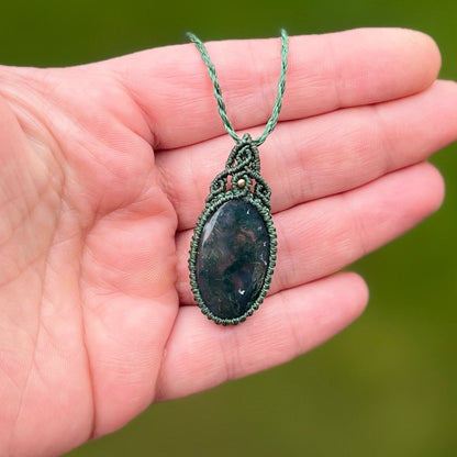 Moosachat Kette dunkelgrün Milu Arts and Macrame