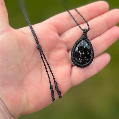 Schneeflocken Obsidian Kette SIMPLICITY Milu Arts and Macrame