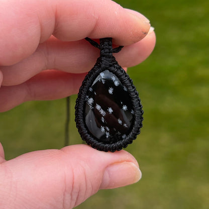 Schneeflocken Obsidian Kette SIMPLICITY Milu Arts and Macrame