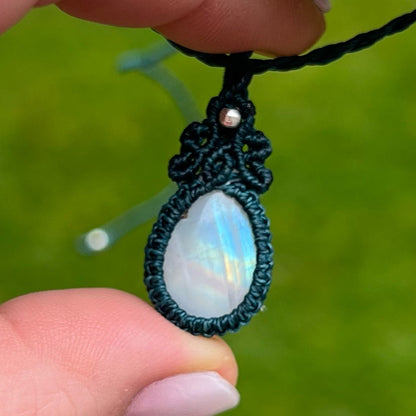 Regenbogen Mondstein Kette MIRACLE BLISS Milu Arts and Macrame