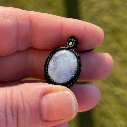 Regenbogen Mondstein Kette PURE HARMONY Milu Arts and Macrame