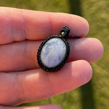 Regenbogen Mondstein Kette PURE HARMONY Milu Arts and Macrame