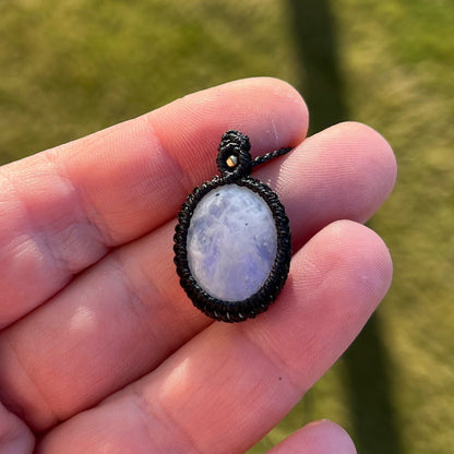 Regenbogen Mondstein Kette PURE HARMONY Milu Arts and Macrame