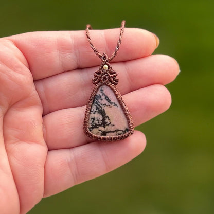 Rhodonit Kette MIRACLE BLISS Milu Arts and Macrame