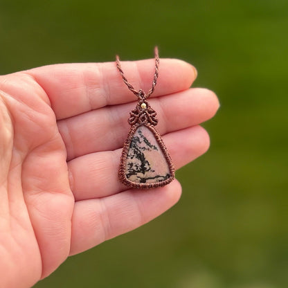 Rhodonit Kette MIRACLE BLISS Milu Arts and Macrame