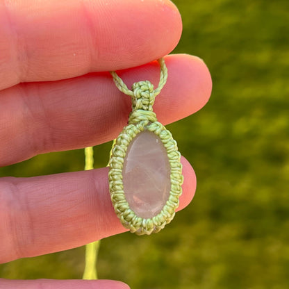 Rosenquarz Kette SIMPLICITY lime Milu Arts and Macrame