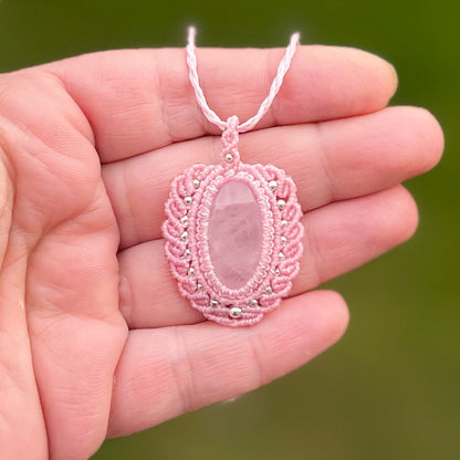 Rosenquarz Kette PEACOCK WHISPER Milu Arts and Macrame
