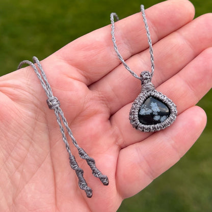 Schneeflocken Obsidian Kette SIMPLICITY Milu Arts and Macrame