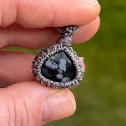 Schneeflocken Obsidian Kette SIMPLICITY Milu Arts and Macrame