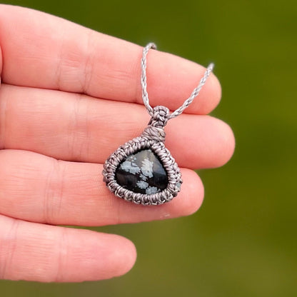 Schneeflocken Obsidian Kette SIMPLICITY Milu Arts and Macrame