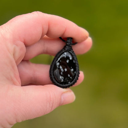 Schneeflocken Obsidian Kette SIMPLICITY Milu Arts and Macrame