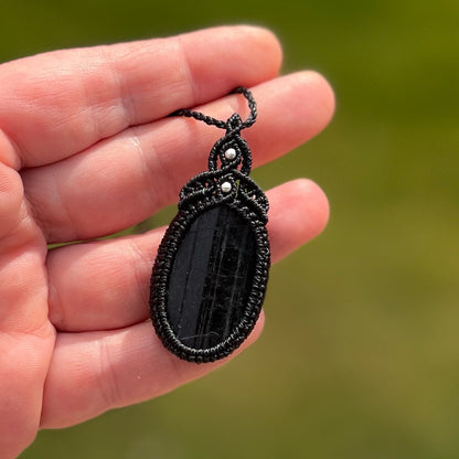 Schwarzer Turmalin Kette Milu Arts and Macrame