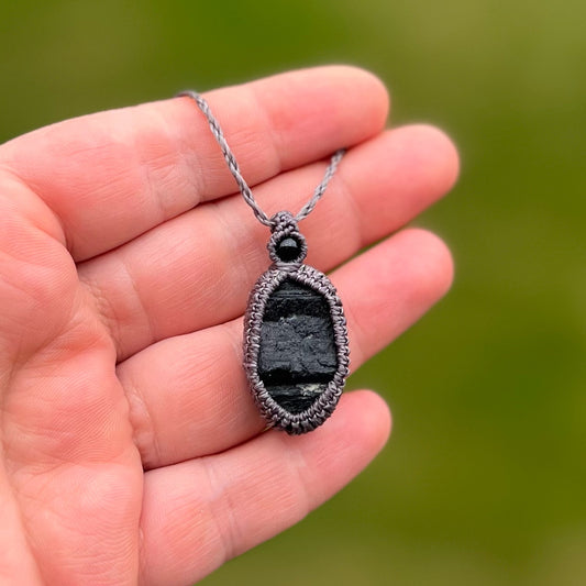 Schwarze Turmalin Kette SIMPLICITY dunkelgrau