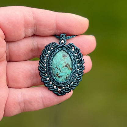 Türkis Kette PEACOCK WHISPER Milu Arts and Macrame