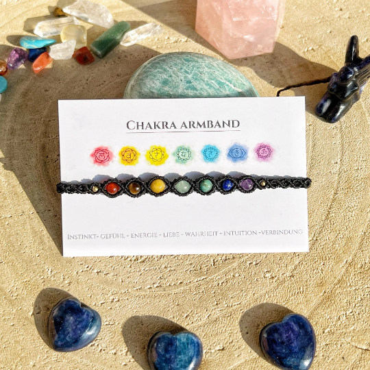 Verspieltes Chakra Armband nach Makrameetechnik