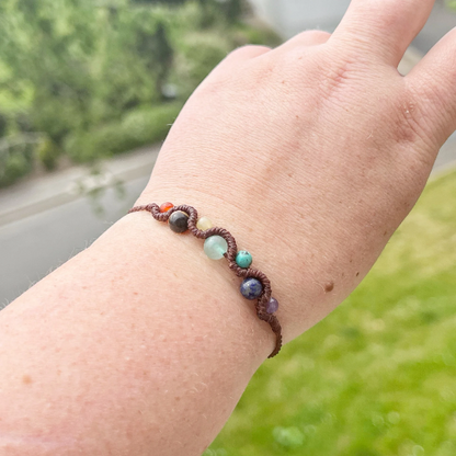 Chakra Armband im Wellendesign Milu Arts and Macrame