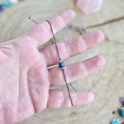 Zartes Fußkettchen Lapislazuli Milu Arts and Macrame