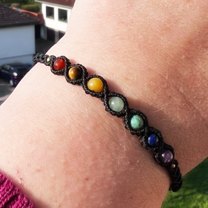 Verspieltes Chakra Armband Milu Arts and Macrame